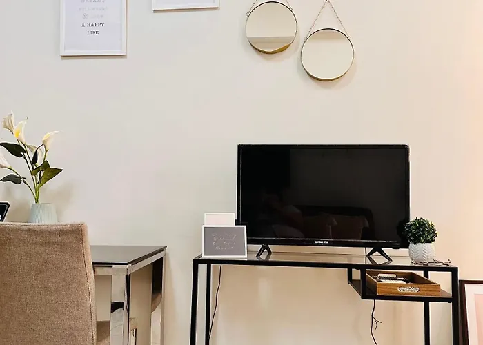 Comfy In Malate For 4 - Admiral Baysuites